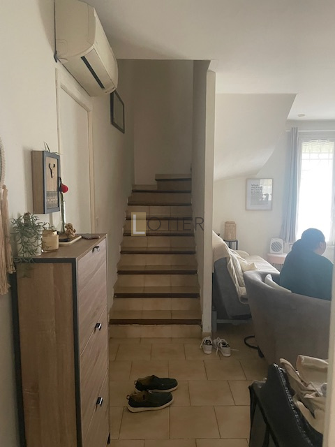 À Rodilhan, village tout près de Nîmes, appartement type 4 a