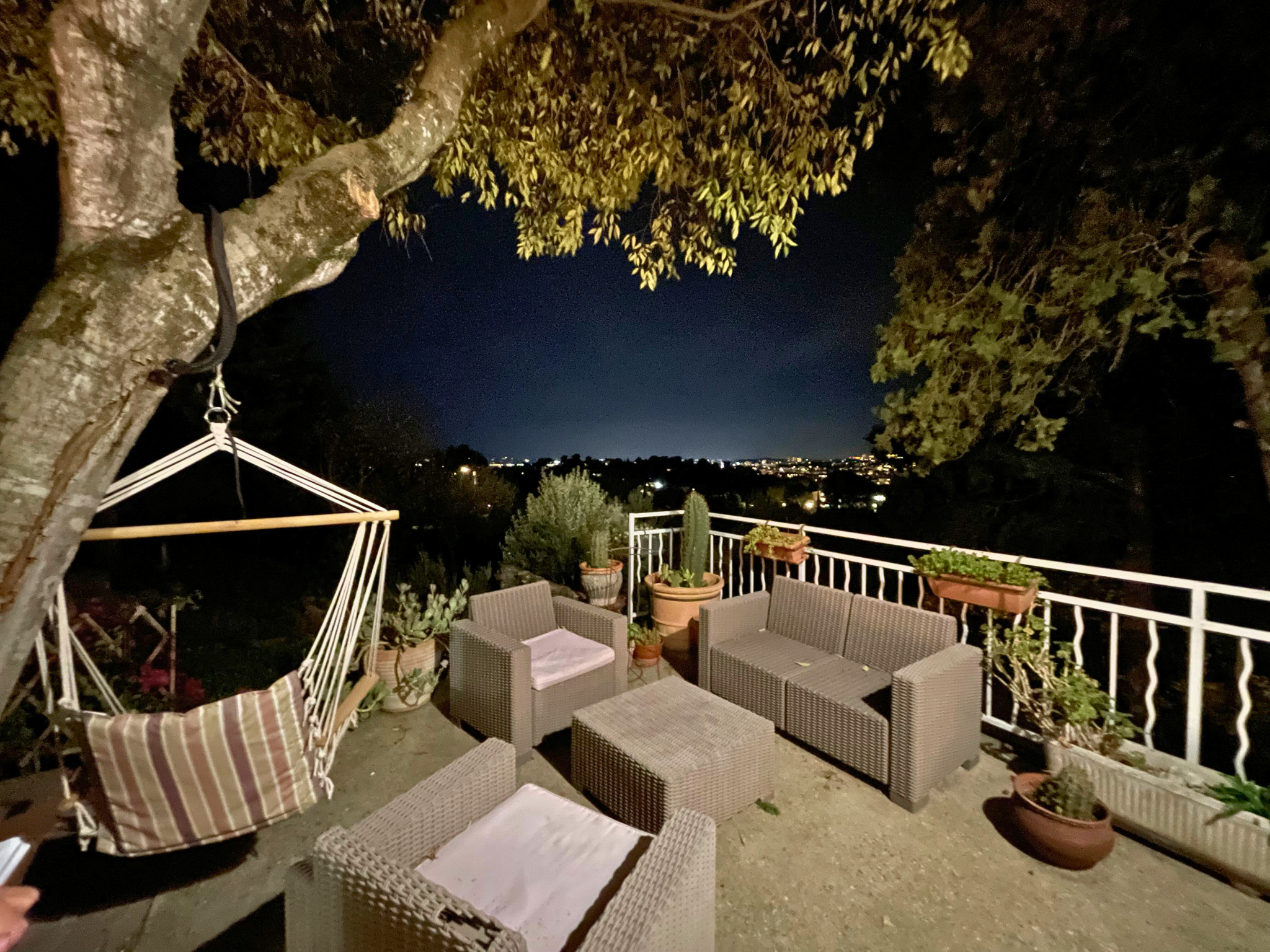 NÎMES   QUARTIER ROUTE D'UZES - MAISON TYPE 5 AVEC MAGNIFIQU — Nîmes