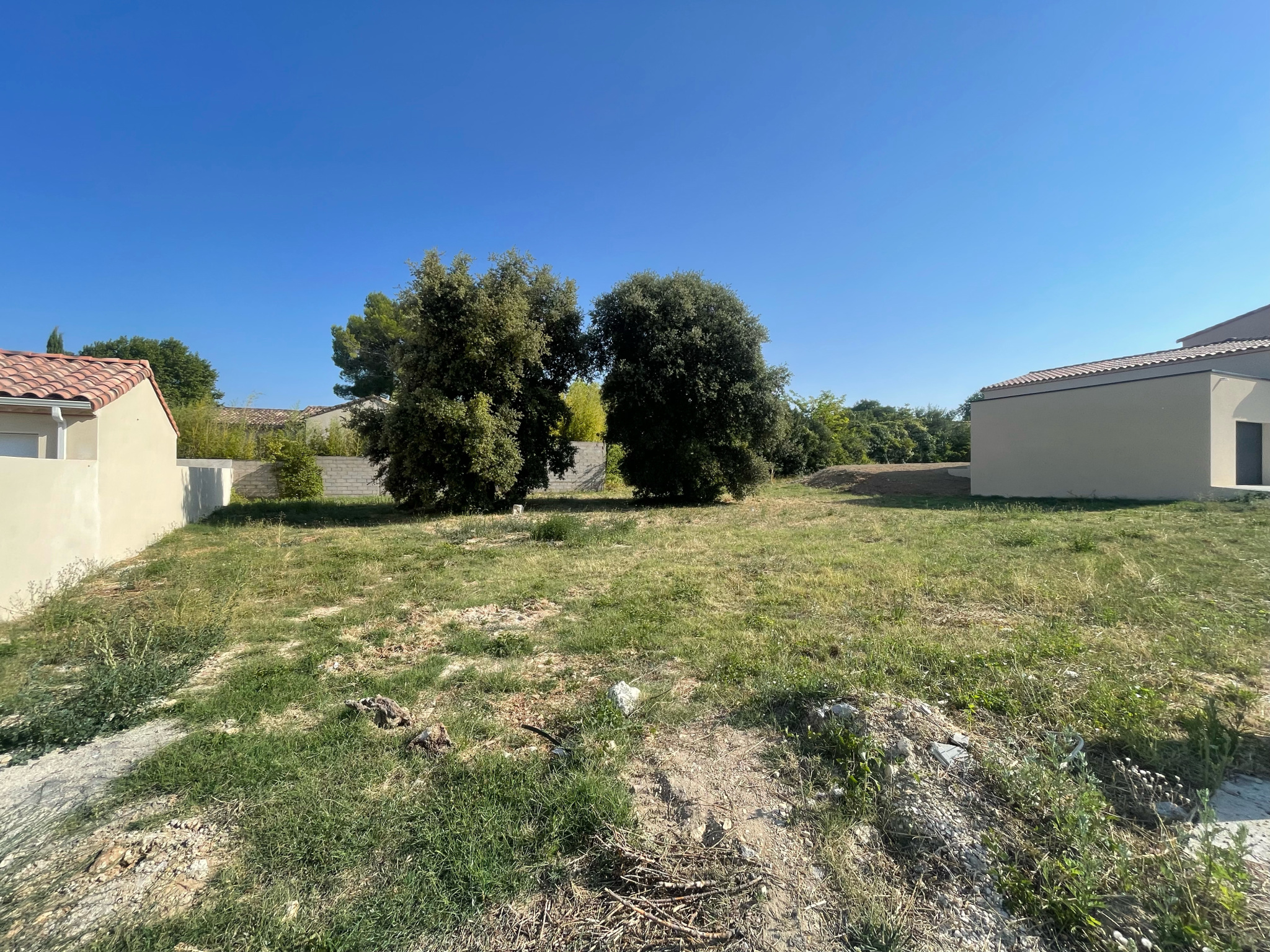 UZES - TERRAIN 840M2 - VIABILISÉ