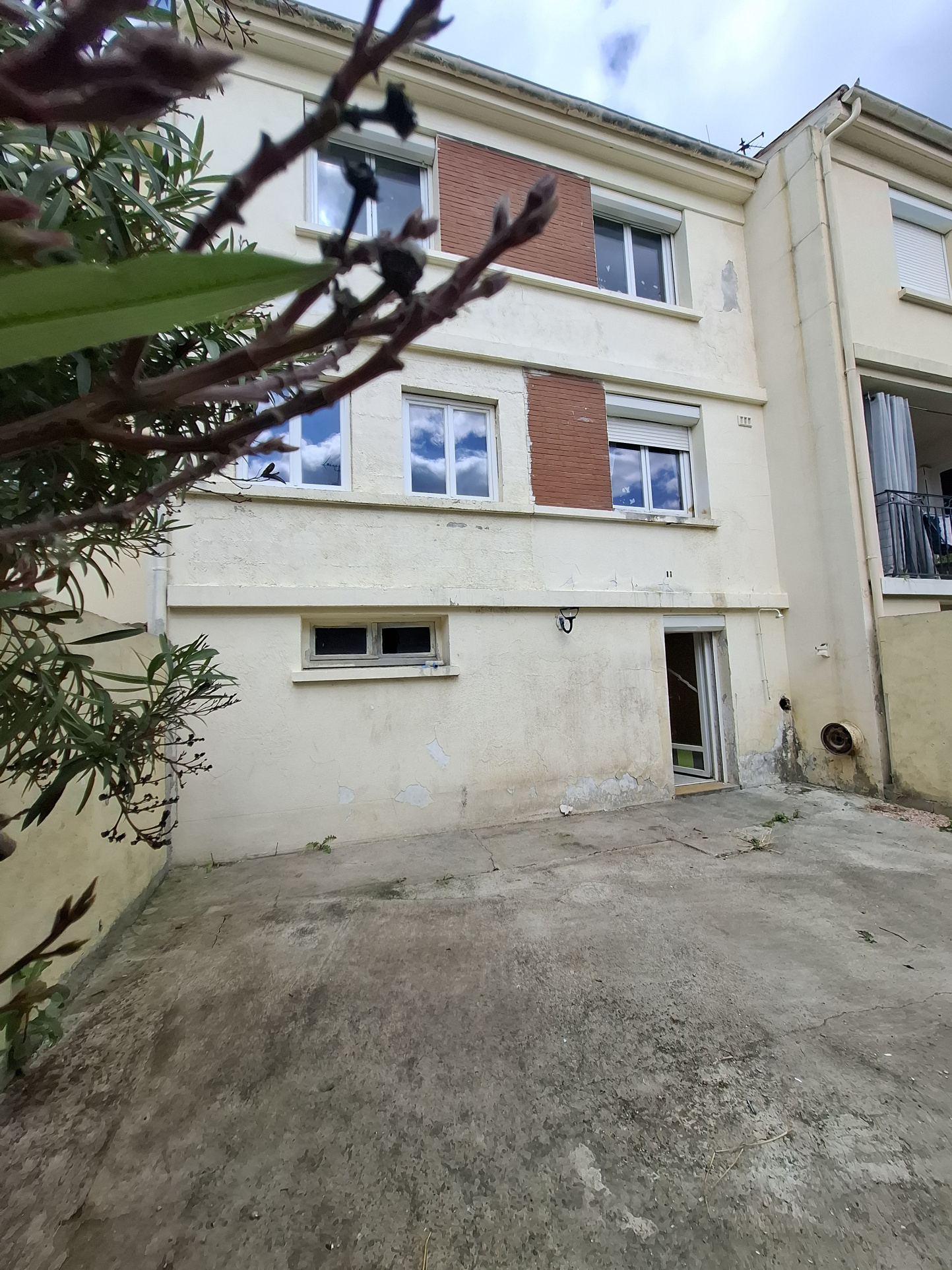 À VENDRE   MAISON AVEC JARDIN ET GARAGE   FORT POTENTIEL À R — Béziers