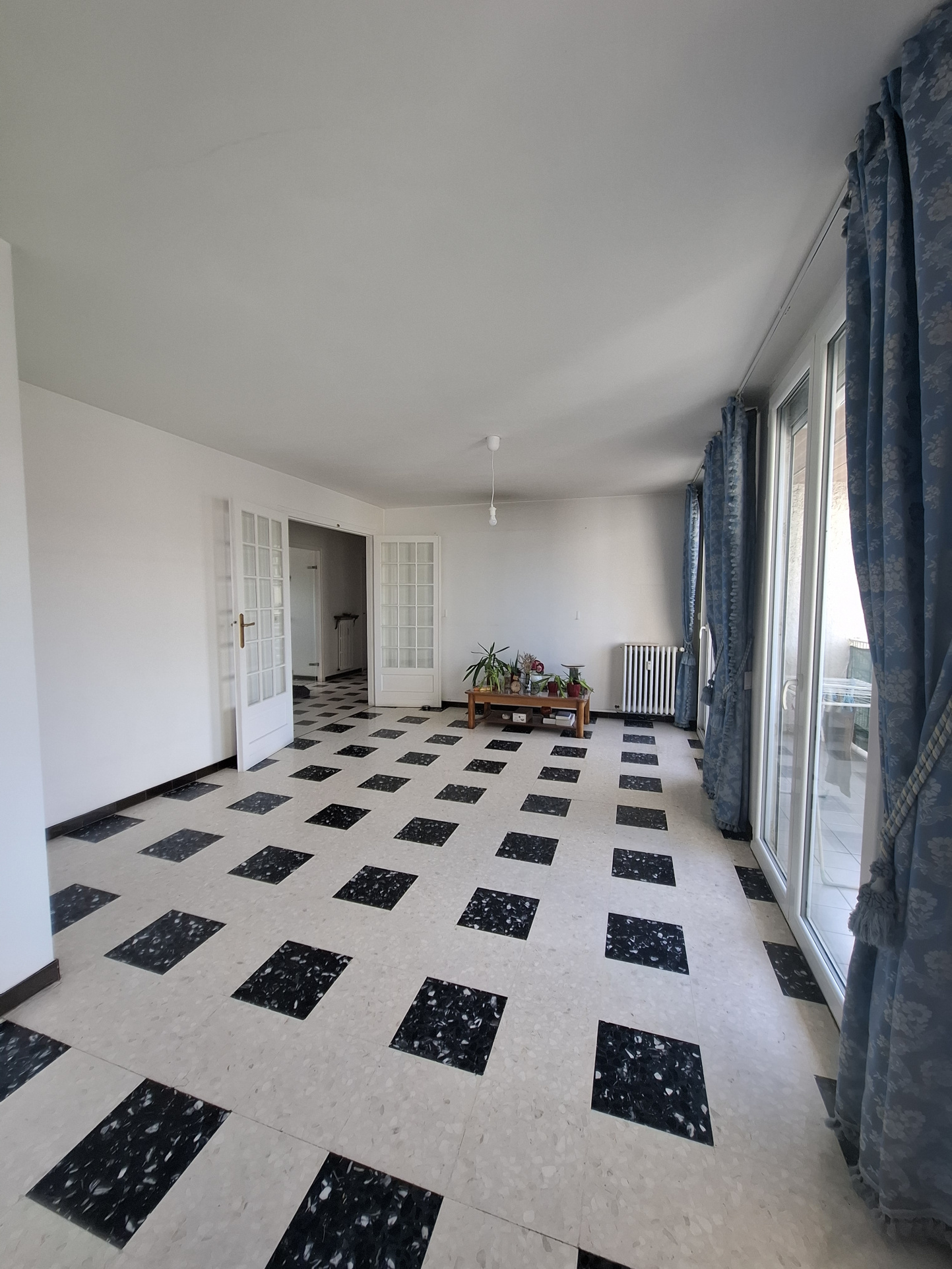 À VENDRE   APPARTEMENT T3 LUMINEUX AVEC TERRASSE, BOX EN SOUS-SOL ET CLIMATISATION
