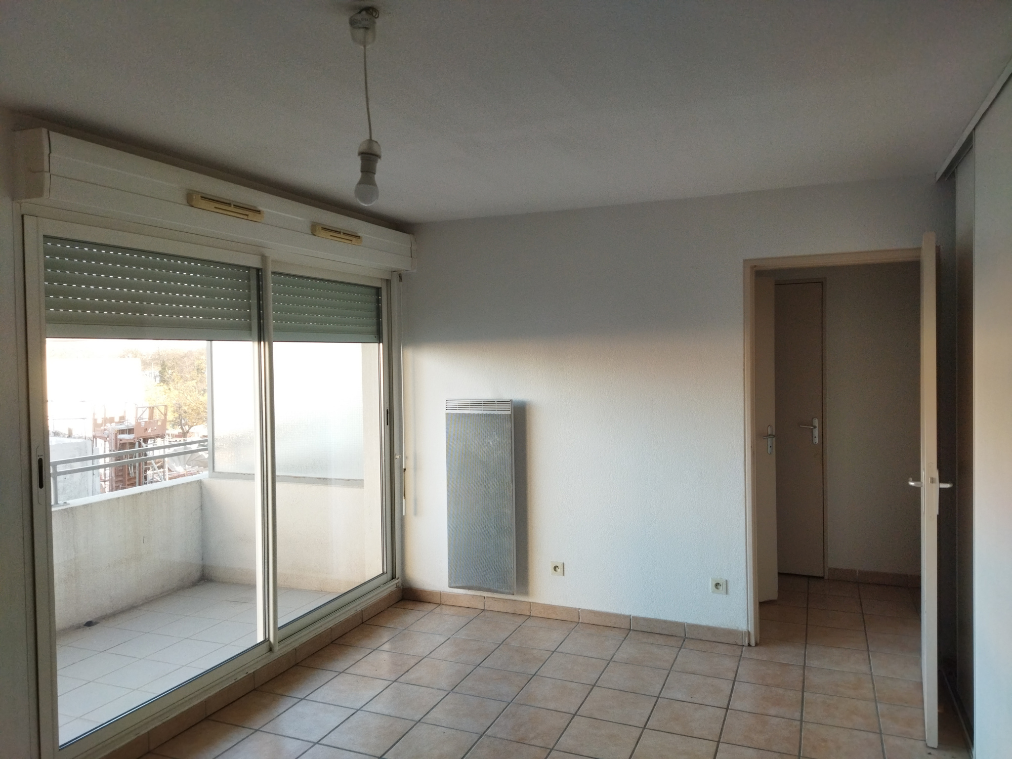 À VENDRE   STUDIO SPACIEUX DE 31 M2 AVEC BALCON ET GARAGE, AU BORD DU CANAL DU MIDI