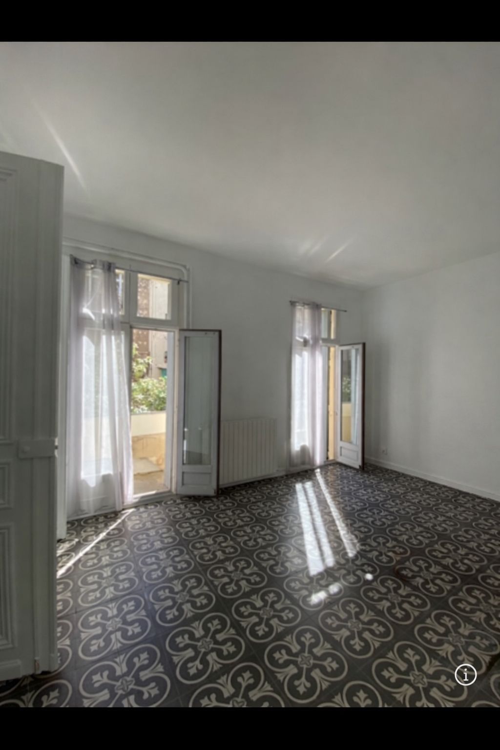 À LOUER   BUREAUX DE CARACTÈRE   RUE CLEMENCEAU, COEUR DE VIL — Béziers