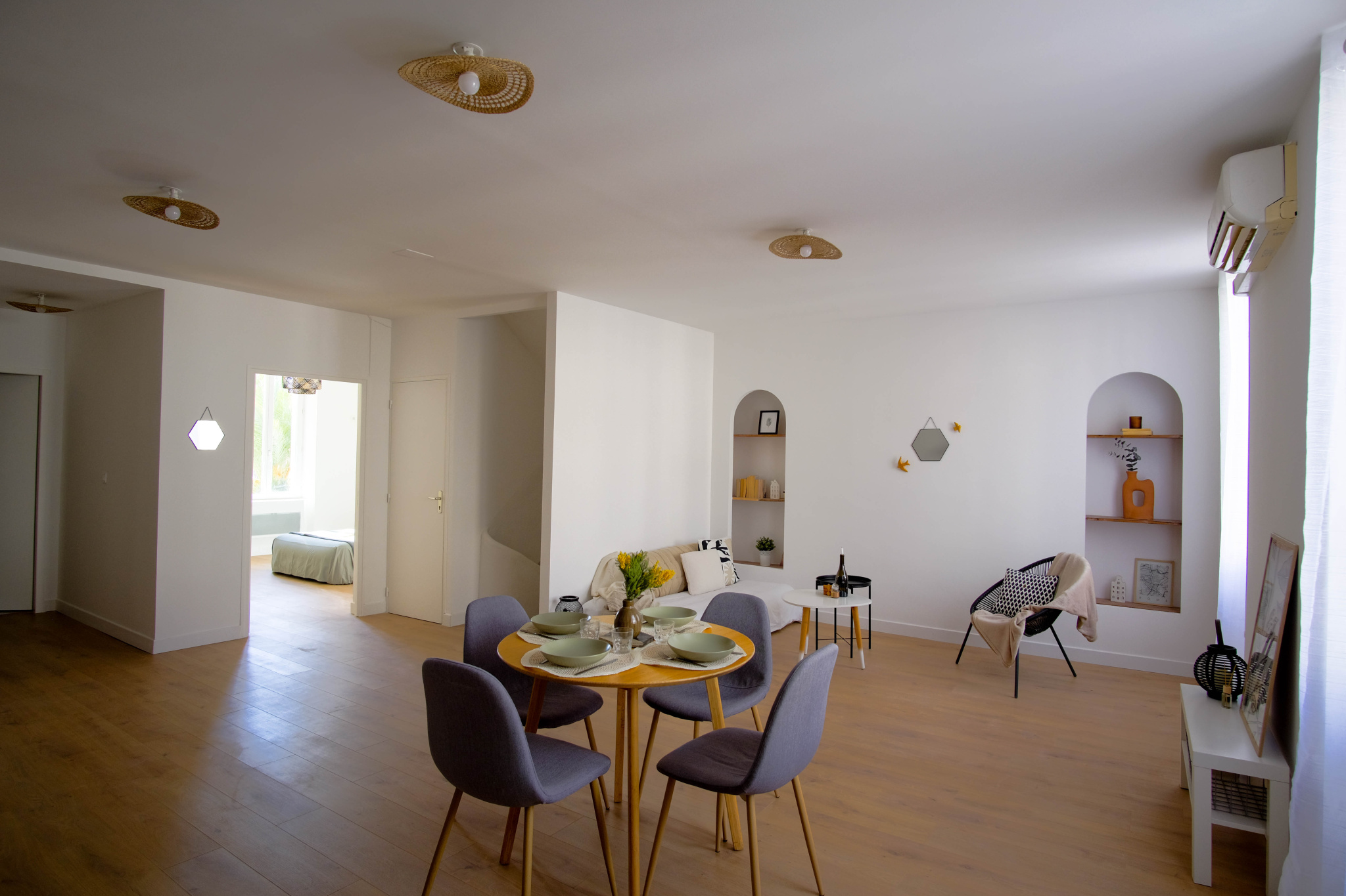 À VENDRE   MAISON DE VILLE AVEC GRAND GARAGE ET COMBLES AMÉNAGEABLES EN CENTRE-VILLE DE MAUREILHAN