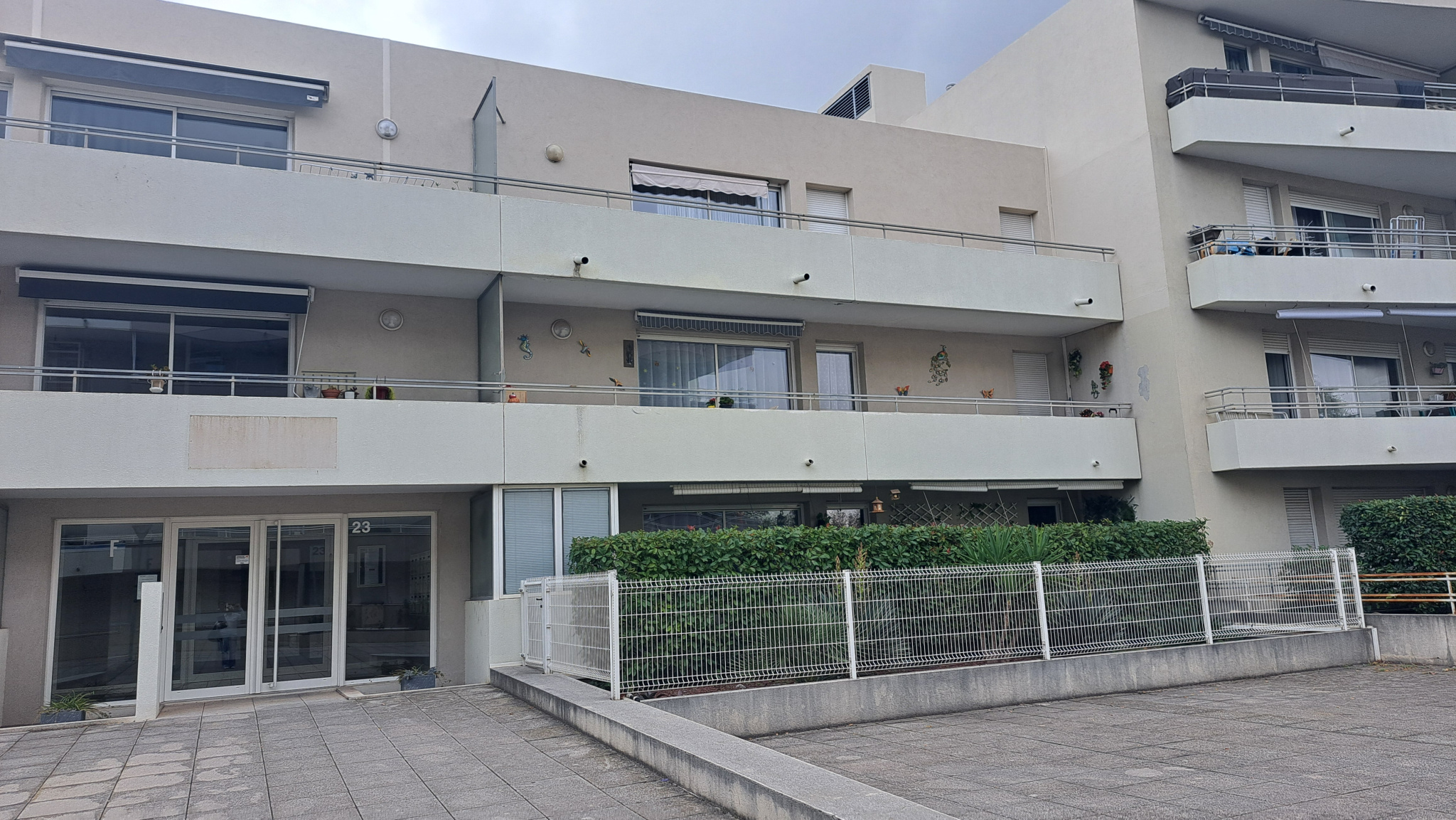A VENDRE, BEZIERS QUARTIER POLYGONE (34)   DANS RESIDENCE SECURISEE   T2 AVEC BALCON ET BOX PRIVATIF.
