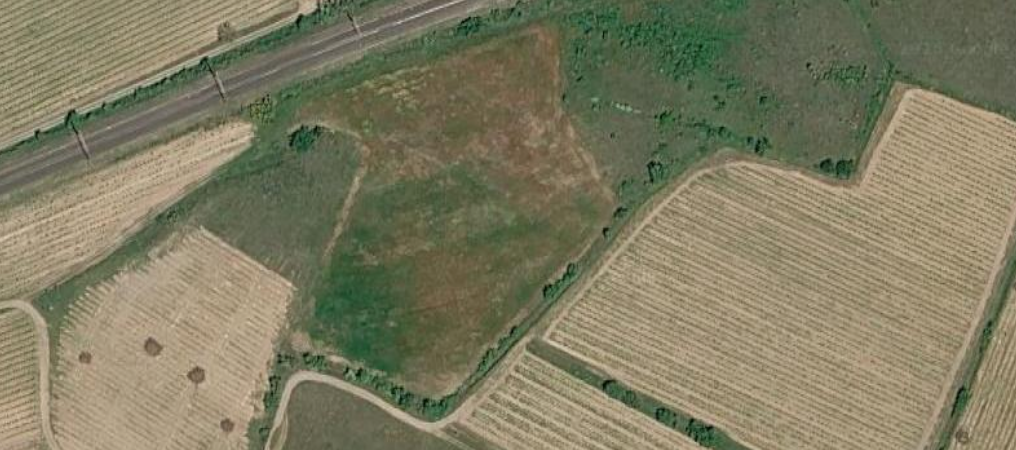 Terrain agricole de plus de 8000m2 à Douzens — Douzens