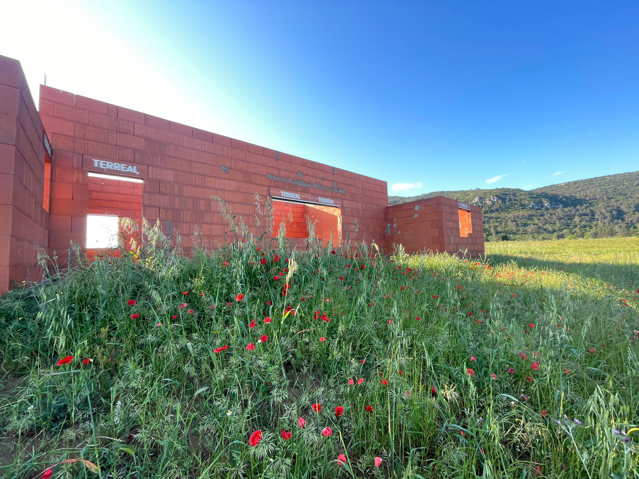 Terrain constructible de 3000m2 à Floure — Floure