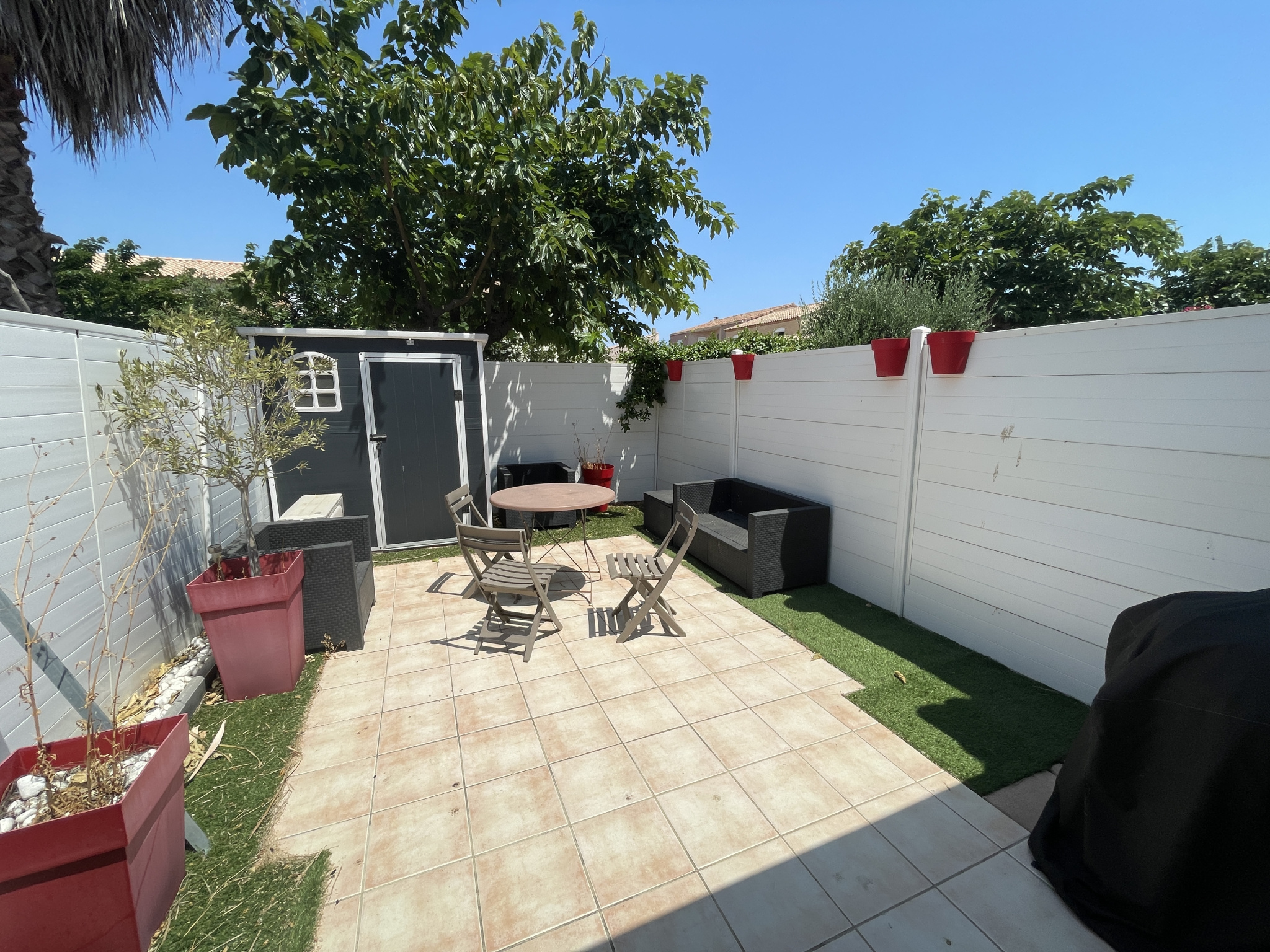 GRUISSAN   Maison 2 chambres avec jardin, véranda et parking à deux pas de la plage