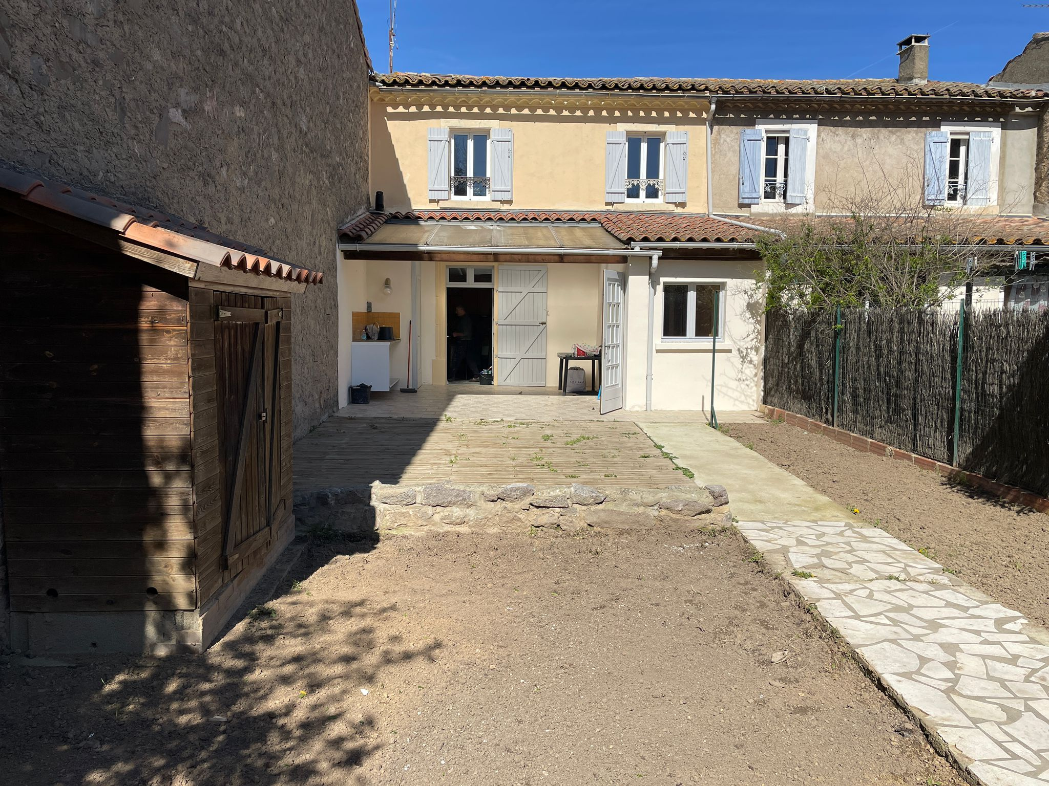 Maison familiale 136 m2 + 90 m2 de garages et dépendances   Un bien rare à Capendu