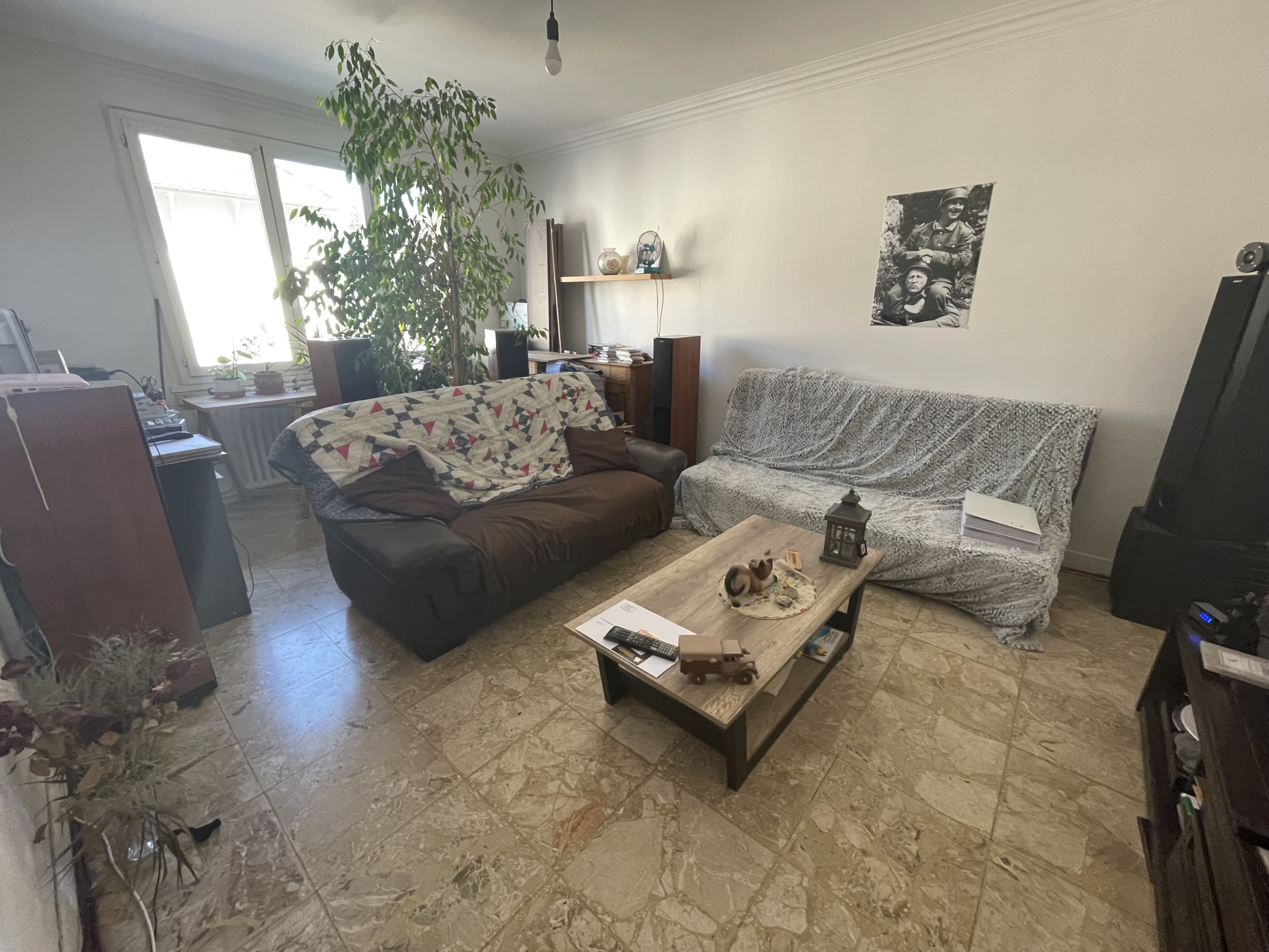 Immeuble avec 1 local commercial et 1 T4 — Carcassonne
