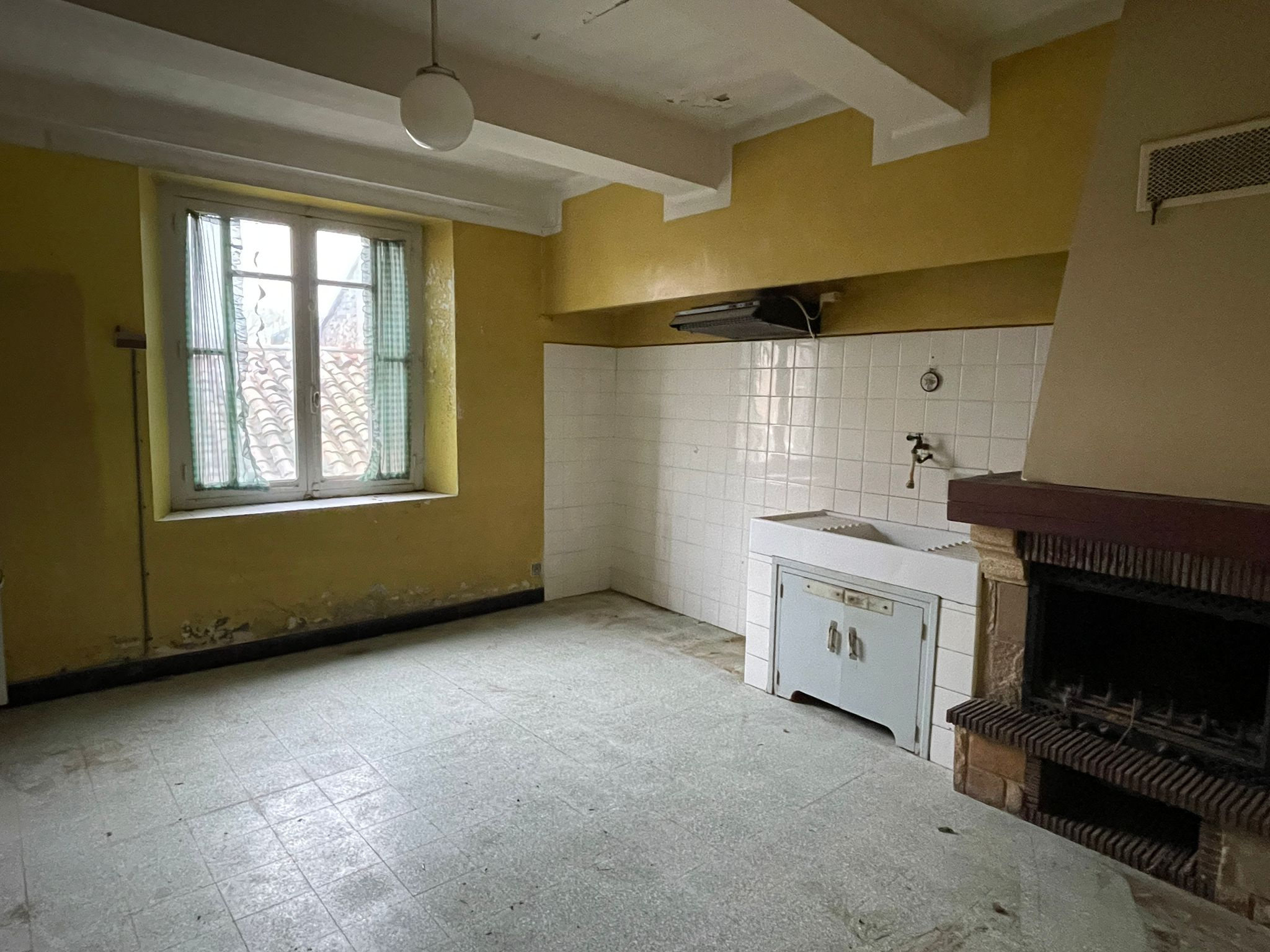 Maison de village à rénover avec grange   Capendu (11) — Capendu